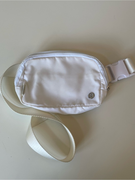 lululemon athletica Handbags - Lululemon Everywhere Belt Bag 1L White Crossbody Waist Pack Unisex